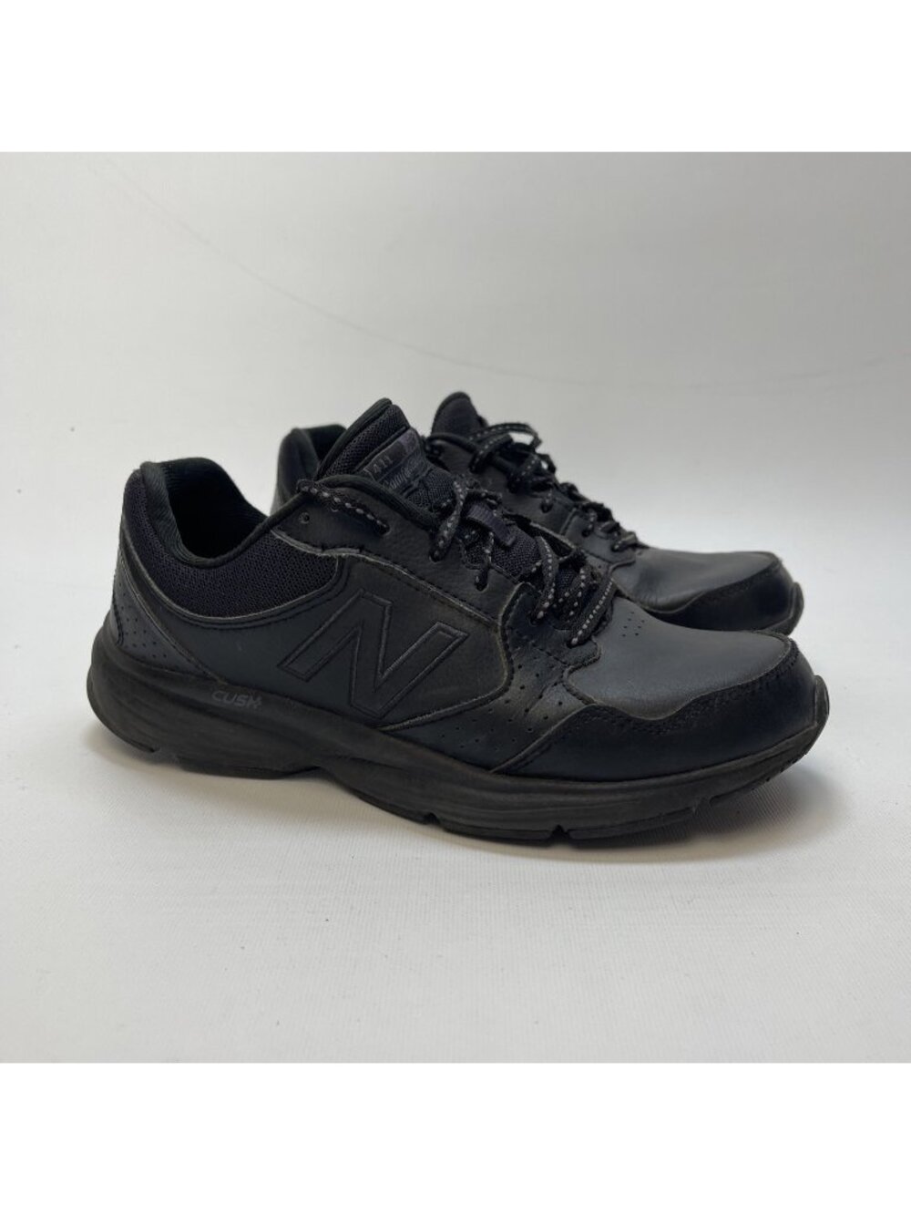 New Balance 411 Comfort Ride Women’s Sz 9 US Walking Shoes Triple Black Leather